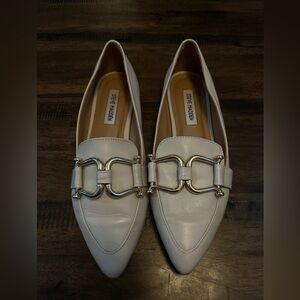 Steve Madden Cream Pointed Toe Flat Shoe with Gold Buckle Toe